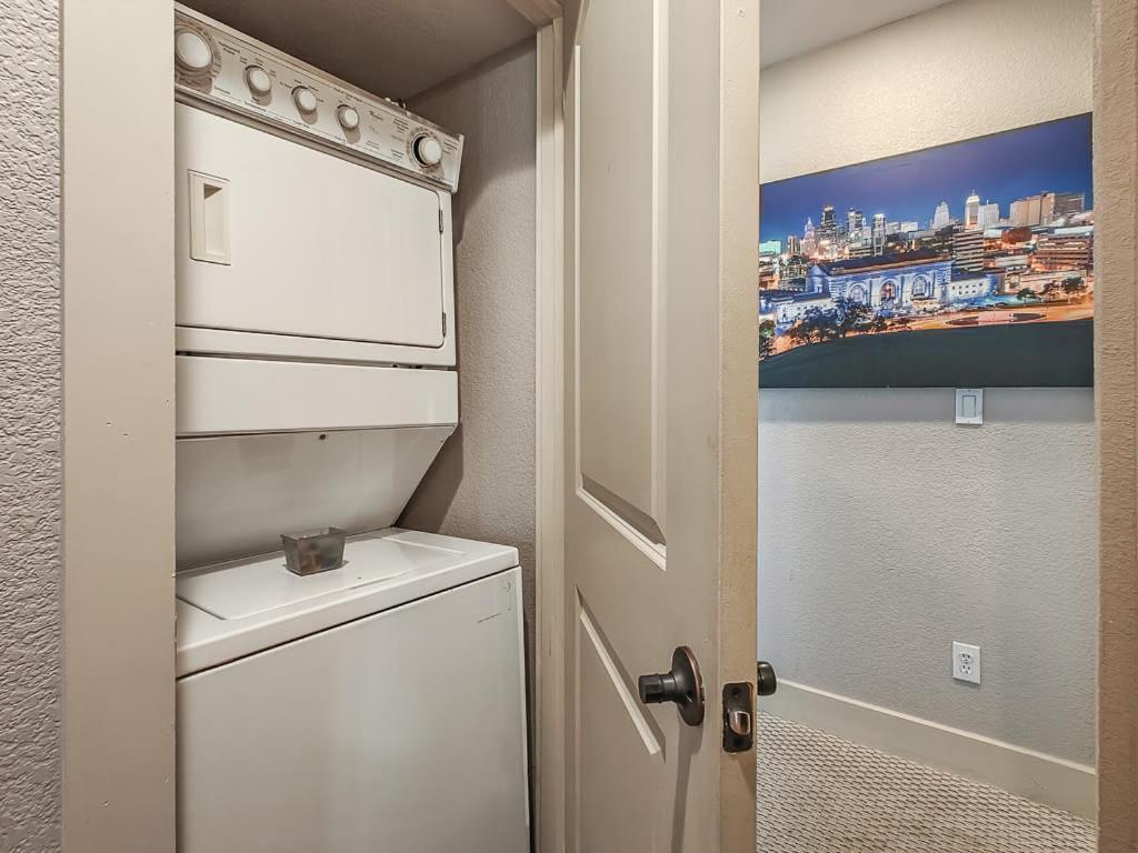 Quiet Plaza Two Bedroom 2 Bathroom Kansas City Exteriör bild