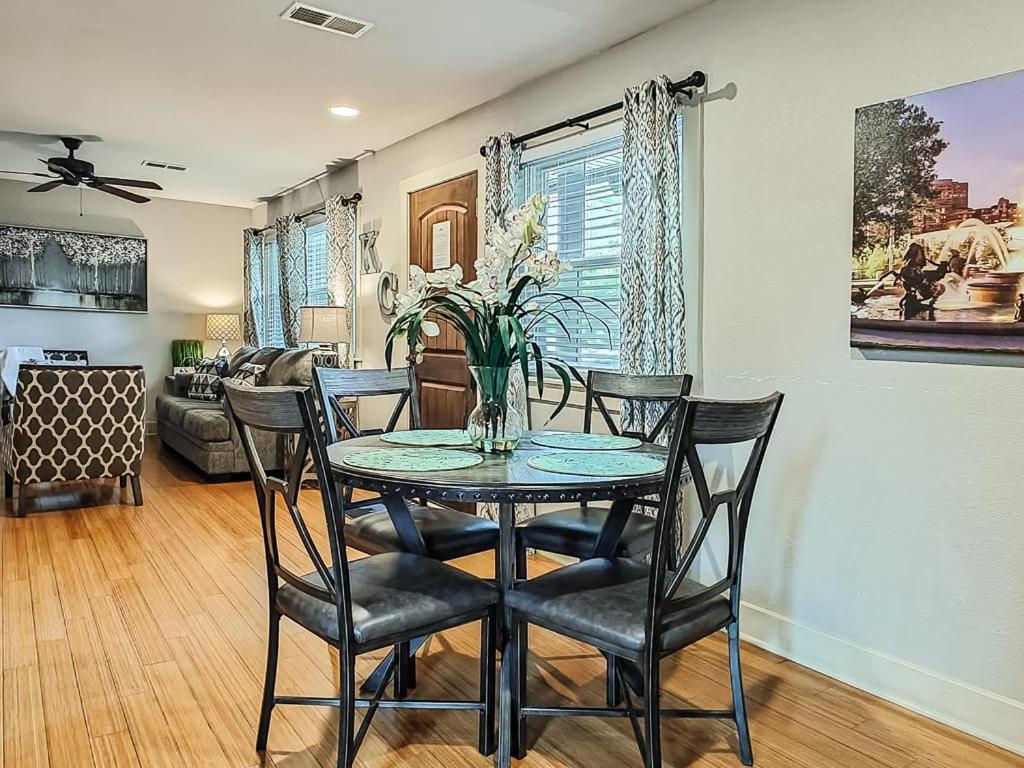 Quiet Plaza Two Bedroom 2 Bathroom Kansas City Exteriör bild